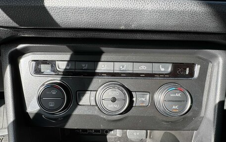 Volkswagen Tiguan II, 2018 год, 2 810 000 рублей, 15 фотография