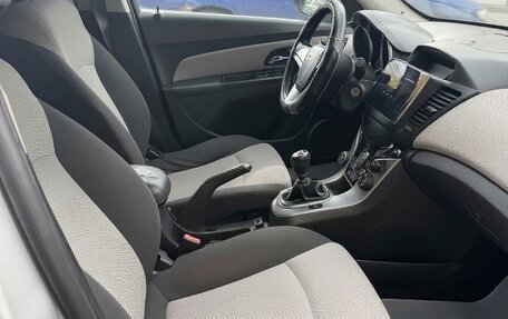 Chevrolet Cruze II, 2011 год, 690 000 рублей, 4 фотография