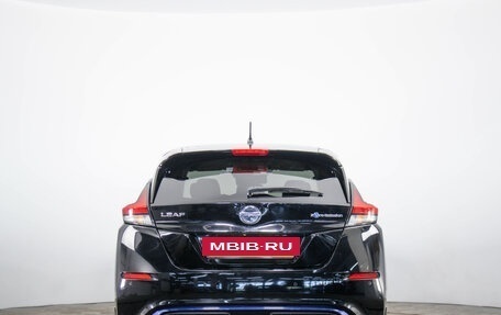 Nissan Leaf II, 2018 год, 1 699 000 рублей, 6 фотография