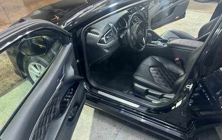 Toyota Camry, 2018 год, 1 820 000 рублей, 4 фотография