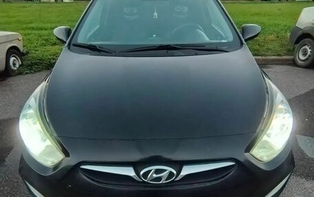 Hyundai Solaris II рестайлинг, 2011 год, 600 000 рублей, 2 фотография