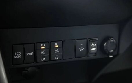 Toyota RAV4, 2018 год, 2 888 000 рублей, 25 фотография