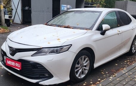 Toyota Camry, 2018 год, 1 350 000 рублей, 7 фотография