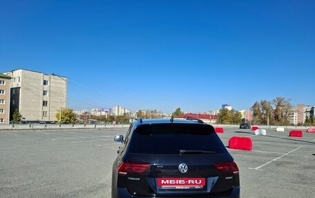 Volkswagen Tiguan II, 2018 год, 2 600 000 рублей, 3 фотография