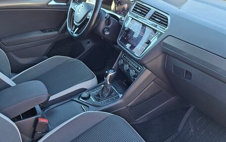 Volkswagen Tiguan II, 2018 год, 2 600 000 рублей, 9 фотография