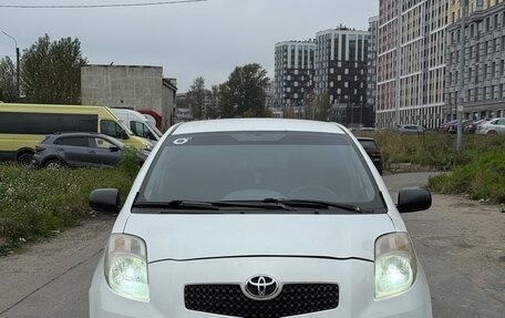 Toyota Yaris III рестайлинг, 2008 год, 299 000 рублей, 2 фотография