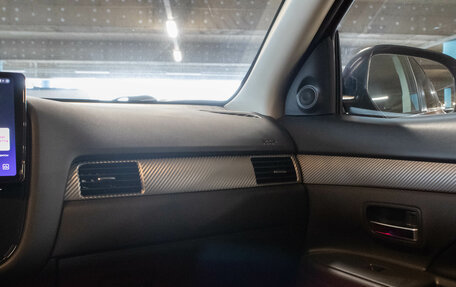Mitsubishi Outlander III рестайлинг 3, 2014 год, 1 595 000 рублей, 6 фотография