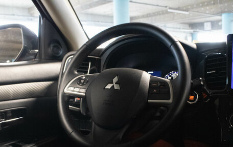 Mitsubishi Outlander III рестайлинг 3, 2014 год, 1 595 000 рублей, 5 фотография