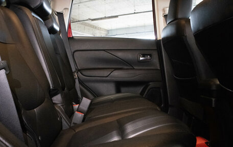 Mitsubishi Outlander III рестайлинг 3, 2014 год, 1 595 000 рублей, 9 фотография