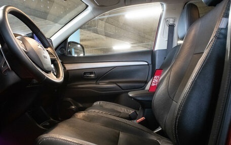 Mitsubishi Outlander III рестайлинг 3, 2014 год, 1 595 000 рублей, 8 фотография