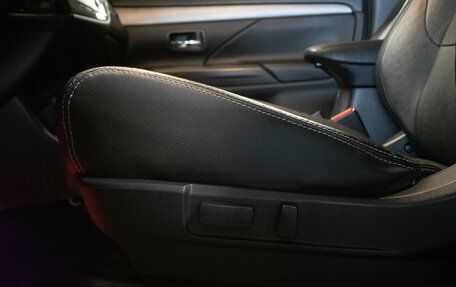 Mitsubishi Outlander III рестайлинг 3, 2014 год, 1 595 000 рублей, 20 фотография