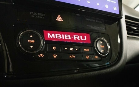 Mitsubishi Outlander III рестайлинг 3, 2014 год, 1 595 000 рублей, 17 фотография