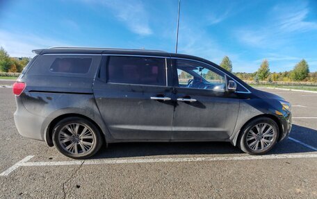 KIA Carnival III, 2018 год, 2 750 000 рублей, 3 фотография