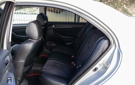Toyota Avensis III рестайлинг, 2004 год, 700 000 рублей, 14 фотография