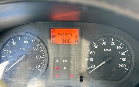 Renault Logan I, 2005 год, 130 000 рублей, 10 фотография