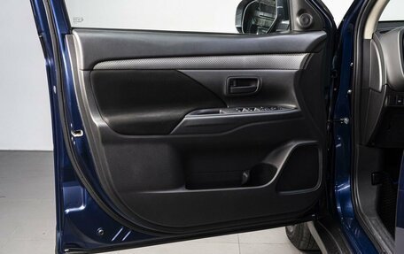 Mitsubishi Outlander III рестайлинг 3, 2015 год, 1 399 000 рублей, 11 фотография
