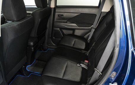 Mitsubishi Outlander III рестайлинг 3, 2015 год, 1 399 000 рублей, 14 фотография