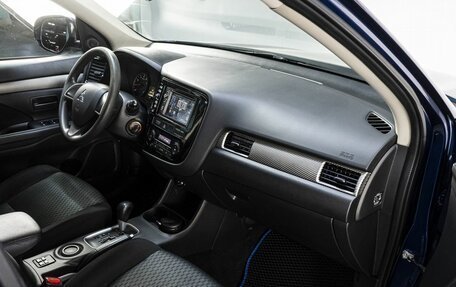 Mitsubishi Outlander III рестайлинг 3, 2015 год, 1 399 000 рублей, 15 фотография