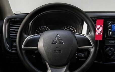 Mitsubishi Outlander III рестайлинг 3, 2015 год, 1 399 000 рублей, 18 фотография