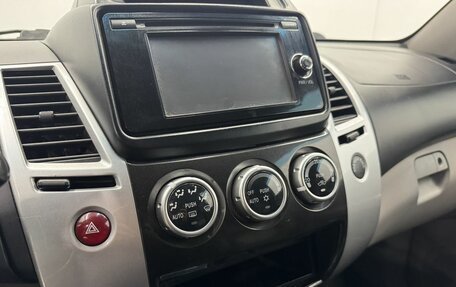 Mitsubishi Pajero Sport II рестайлинг, 2015 год, 2 180 000 рублей, 13 фотография