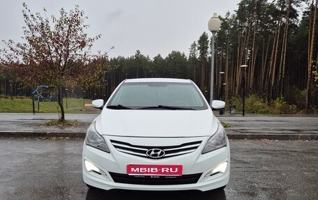 Hyundai Solaris II рестайлинг, 2015 год, 840 000 рублей, 1 фотография