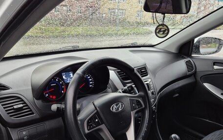 Hyundai Solaris II рестайлинг, 2015 год, 840 000 рублей, 9 фотография