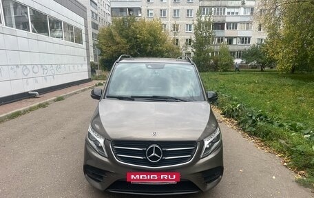 Mercedes-Benz V-Класс, 2017 год, 3 499 000 рублей, 4 фотография
