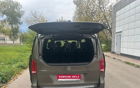 Mercedes-Benz V-Класс, 2017 год, 3 499 000 рублей, 22 фотография