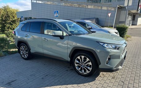 Toyota RAV4, 2019 год, 3 500 000 рублей, 3 фотография