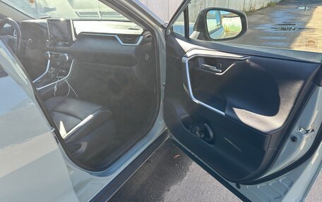 Toyota RAV4, 2019 год, 3 500 000 рублей, 13 фотография