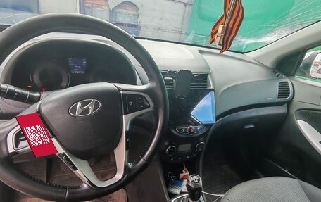 Hyundai Solaris II рестайлинг, 2011 год, 600 000 рублей, 4 фотография
