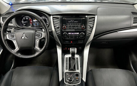 Mitsubishi Pajero Sport III рестайлинг, 2018 год, 2 730 000 рублей, 11 фотография
