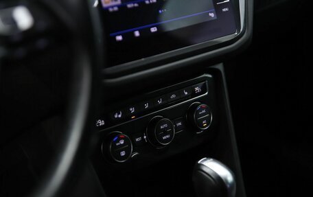 Volkswagen Tiguan II, 2018 год, 2 370 000 рублей, 14 фотография