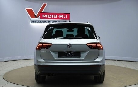 Volkswagen Tiguan II, 2018 год, 2 370 000 рублей, 6 фотография
