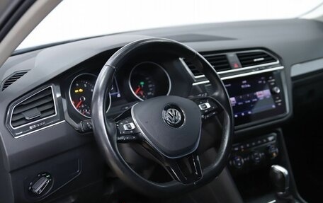Volkswagen Tiguan II, 2018 год, 2 370 000 рублей, 11 фотография