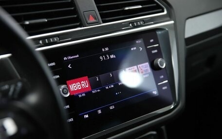 Volkswagen Tiguan II, 2018 год, 2 370 000 рублей, 13 фотография
