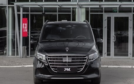 Mercedes-Benz V-Класс, 2024 год, 29 000 000 рублей, 2 фотография