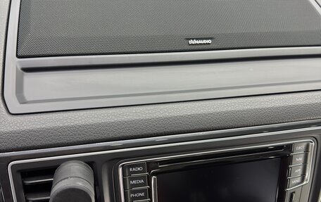 Volkswagen Multivan T6 рестайлинг, 2018 год, 4 705 000 рублей, 10 фотография