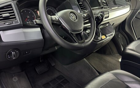 Volkswagen Multivan T6 рестайлинг, 2018 год, 4 705 000 рублей, 8 фотография