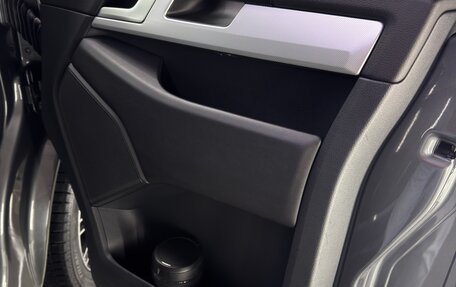 Volkswagen Multivan T6 рестайлинг, 2018 год, 4 705 000 рублей, 16 фотография