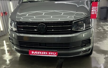 Volkswagen Multivan T6 рестайлинг, 2018 год, 4 705 000 рублей, 3 фотография