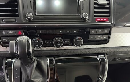 Volkswagen Multivan T6 рестайлинг, 2018 год, 4 705 000 рублей, 12 фотография