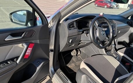 Volkswagen Tiguan II, 2019 год, 2 350 000 рублей, 11 фотография