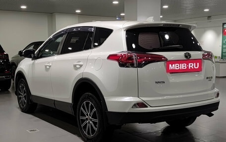 Toyota RAV4, 2017 год, 2 153 000 рублей, 11 фотография