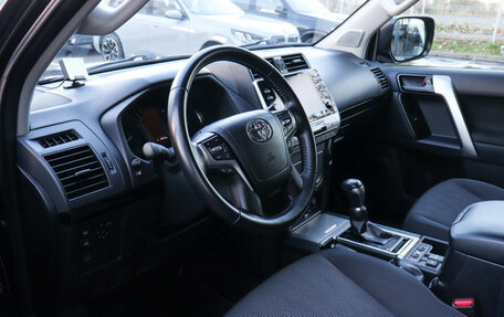 Toyota Land Cruiser Prado 150 рестайлинг 2, 2022 год, 5 680 000 рублей, 7 фотография