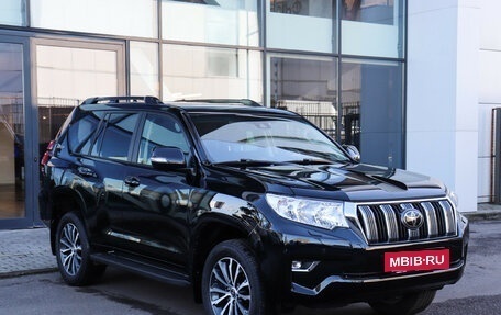 Toyota Land Cruiser Prado 150 рестайлинг 2, 2022 год, 5 680 000 рублей, 3 фотография