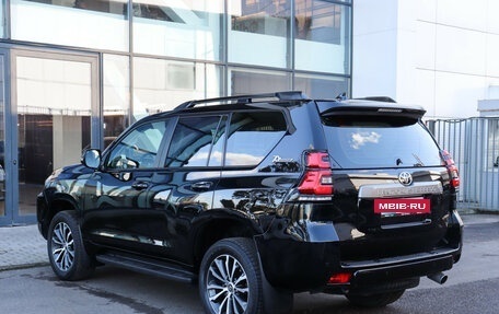 Toyota Land Cruiser Prado 150 рестайлинг 2, 2022 год, 5 680 000 рублей, 6 фотография