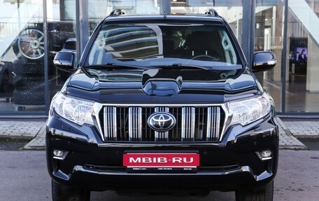 Toyota Land Cruiser Prado 150 рестайлинг 2, 2022 год, 5 680 000 рублей, 2 фотография