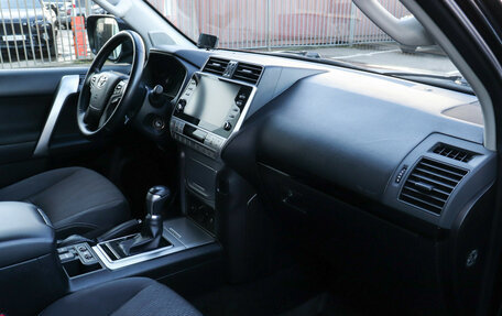 Toyota Land Cruiser Prado 150 рестайлинг 2, 2022 год, 5 680 000 рублей, 8 фотография
