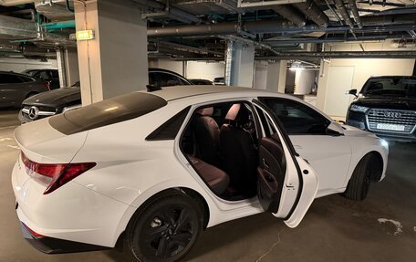 Hyundai Elantra, 2021 год, 2 100 000 рублей, 3 фотография